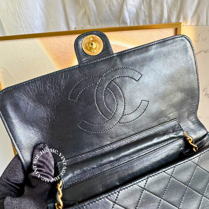 CHANEL Vintage Push-Lock Bag
