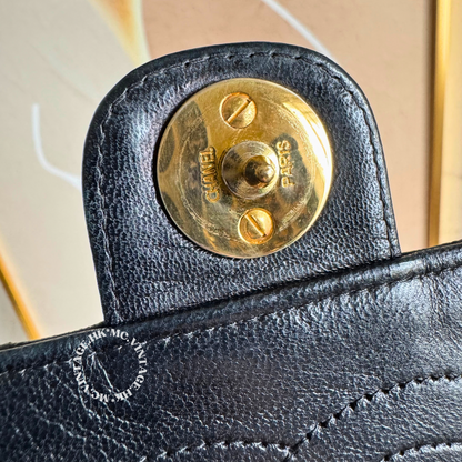 CHANEL Vintage Push-Lock Bag