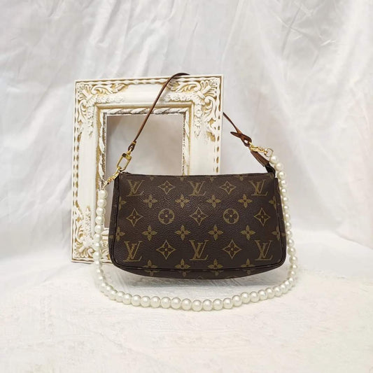 LV Pochette Accessoires