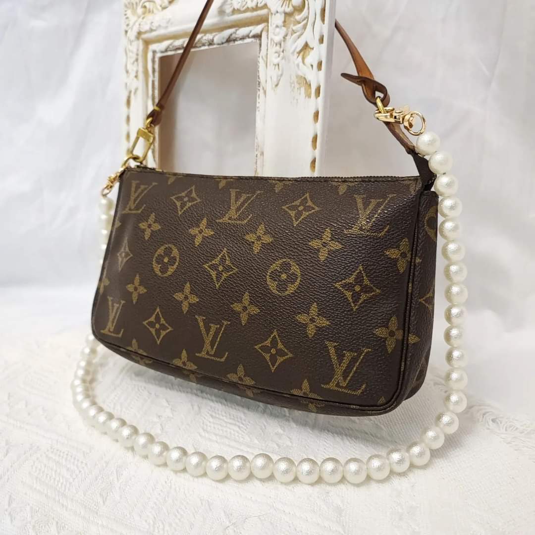 LV Pochette Accessoires