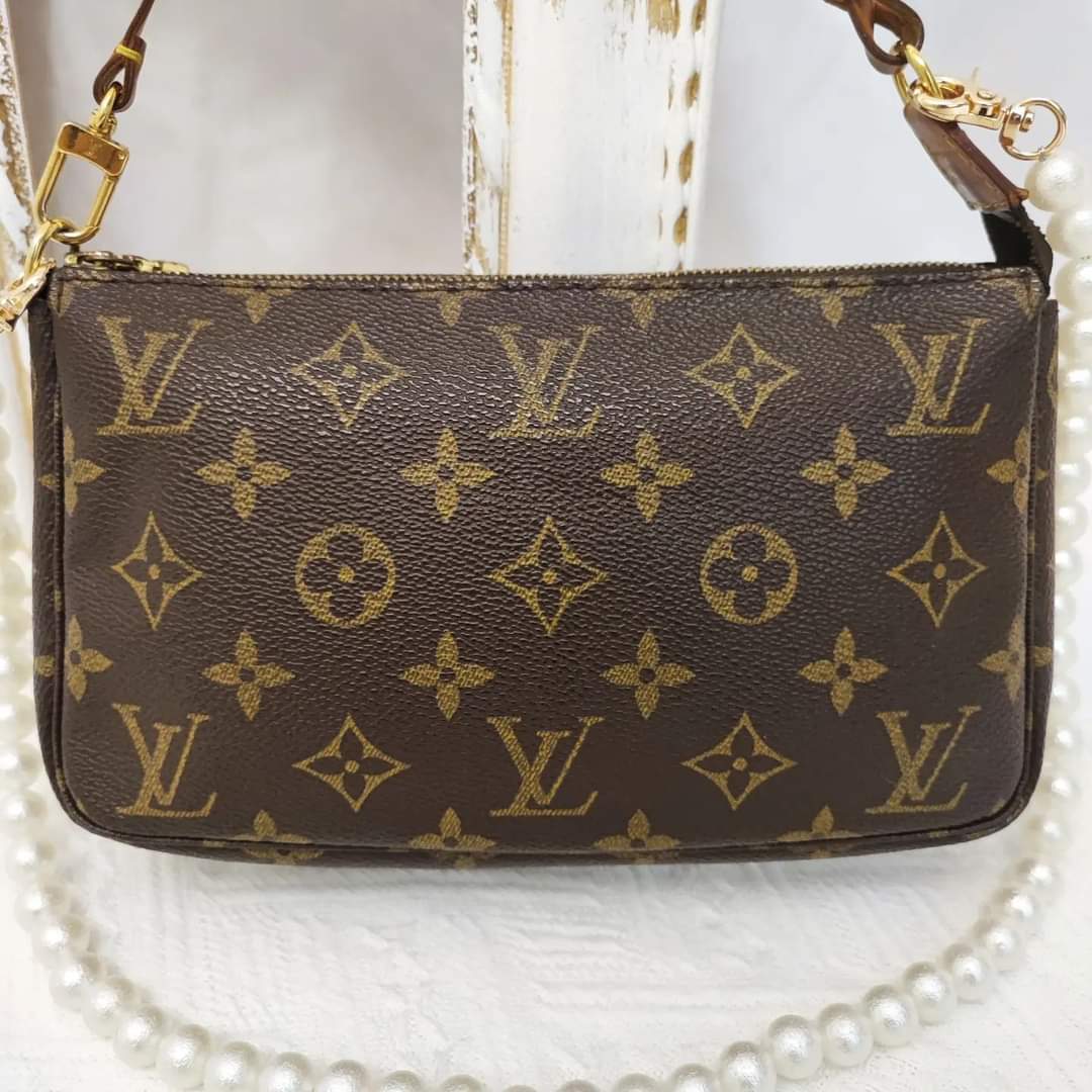 LV Pochette Accessoires