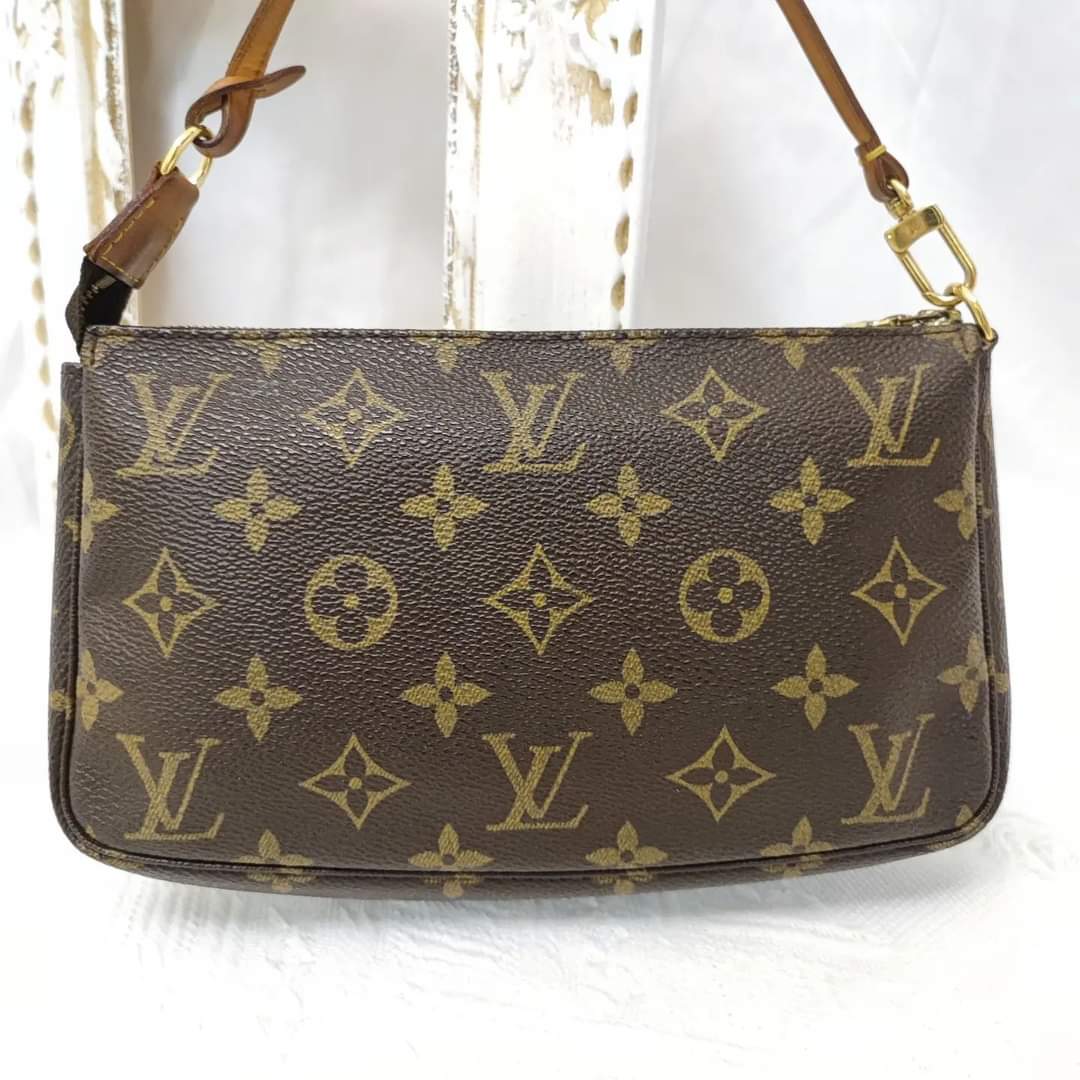 LV Pochette Accessoires